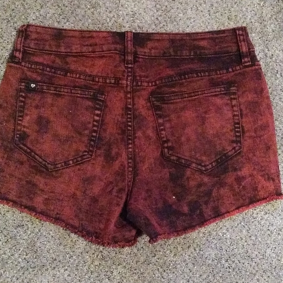 Shorts - Picture 2 of 3